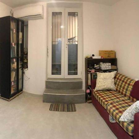 Exarcheia: Independent Ground Floor House. Apartment Athena Bagian luar foto