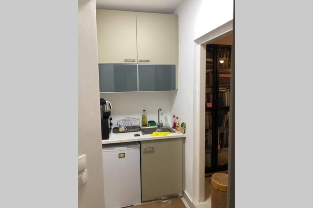 Exarcheia: Independent Ground Floor House. Apartment Athena Bagian luar foto