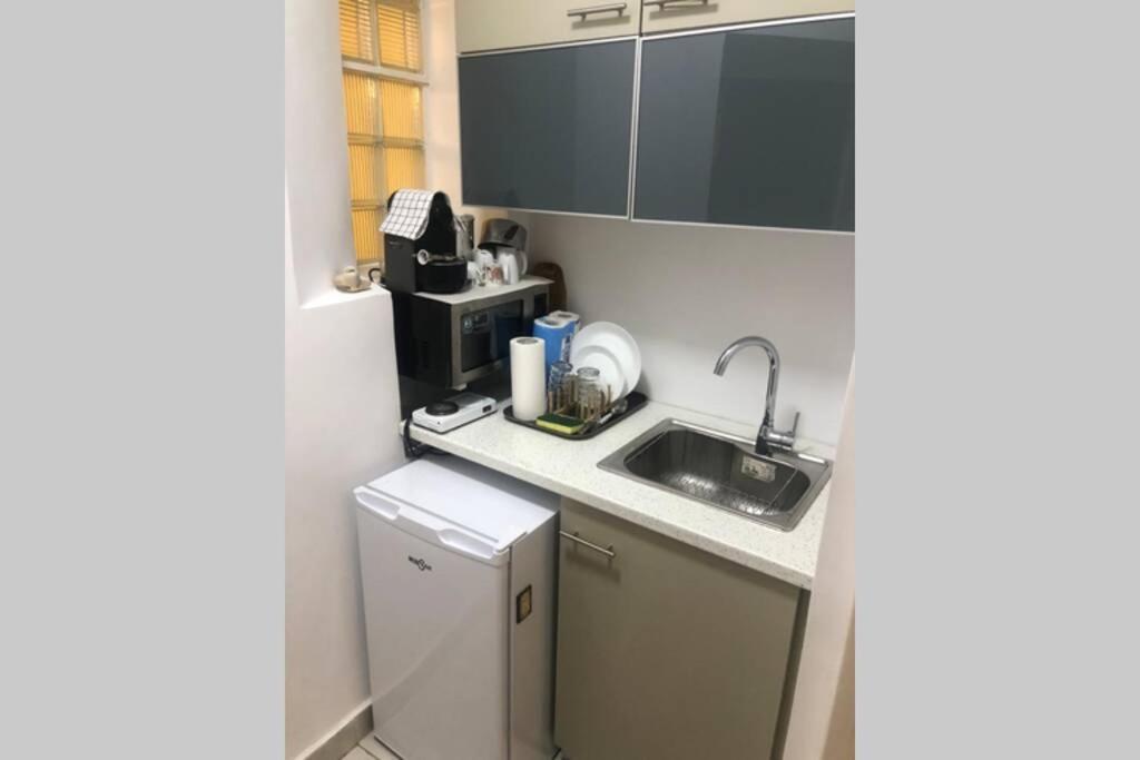 Exarcheia: Independent Ground Floor House. Apartment Athena Bagian luar foto